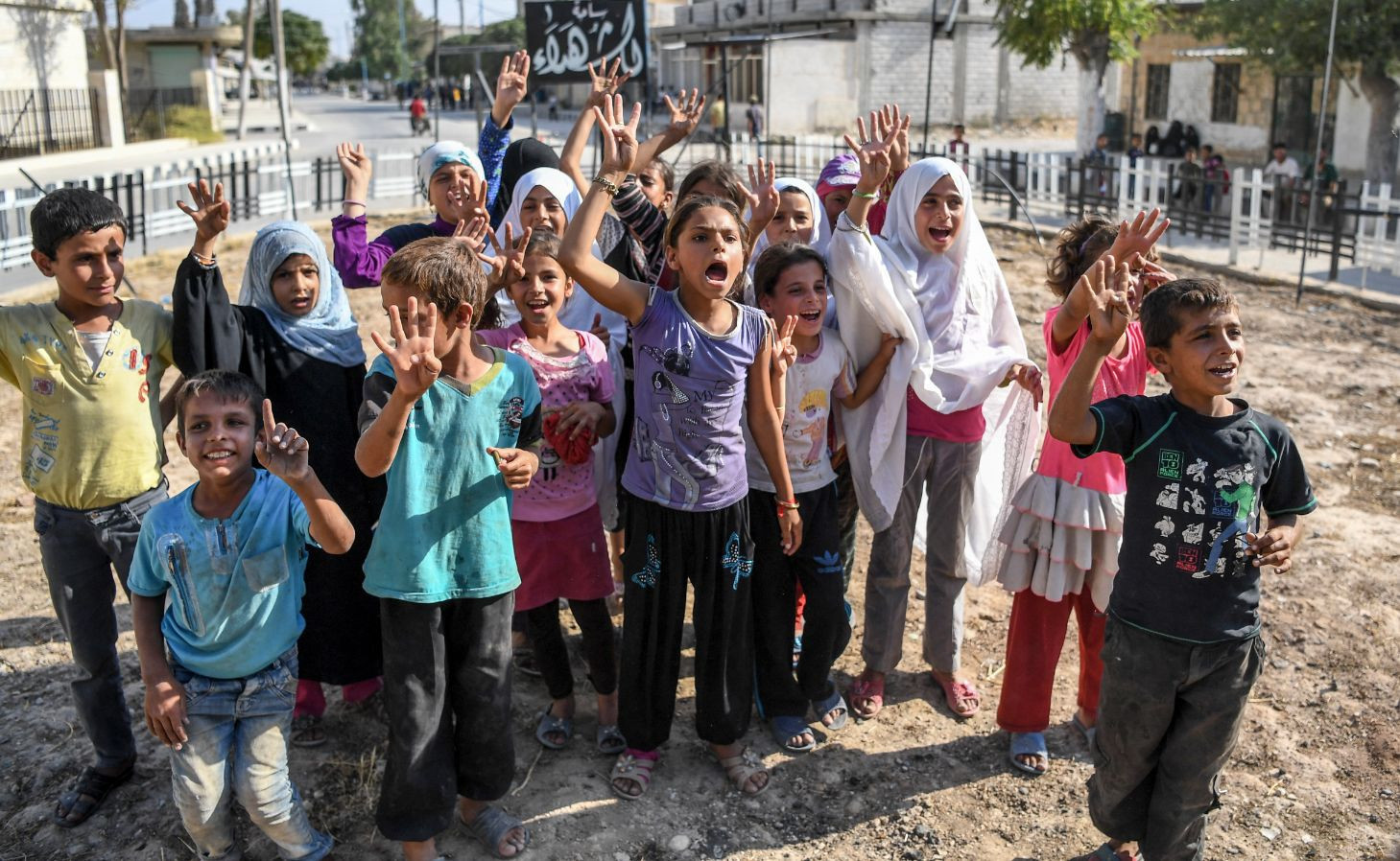 Hürriyet muhabiri Selçuk Şamiloğlu Cerablusta hayatı fotoğrafladı