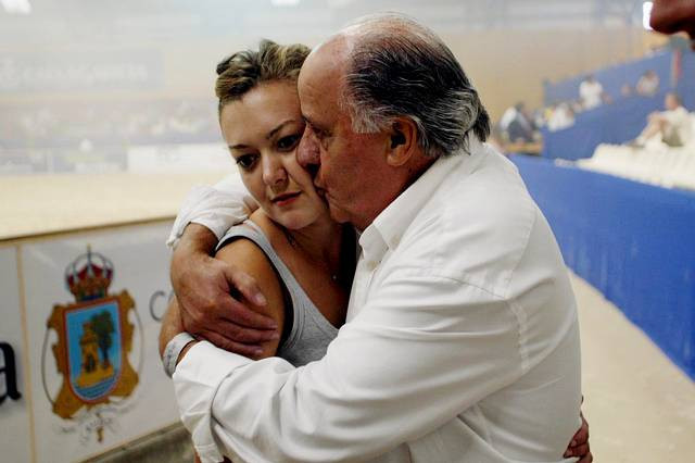 Oturma odasında pijama dikiyordu şimdi dünyanın en zengini Oturma odasında pijama dikiyordu şimdi dünyanın en zengini