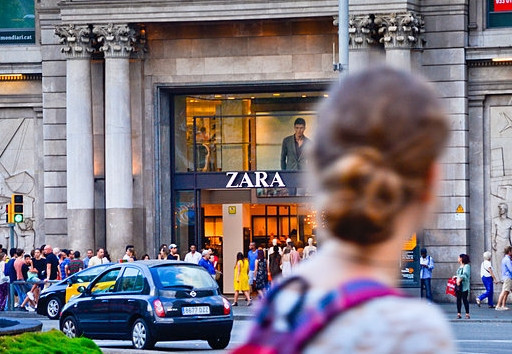 Oturma odasında pijama dikiyordu şimdi dünyanın en zengini Oturma odasında pijama dikiyordu şimdi dünyanın en zengini