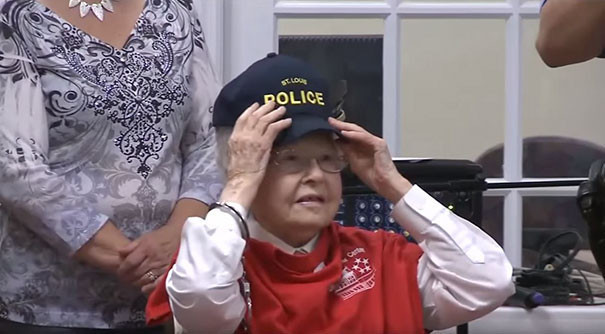 Kelepçeli hayali gerçek oldu Kelepçeli hayali gerçek oldu