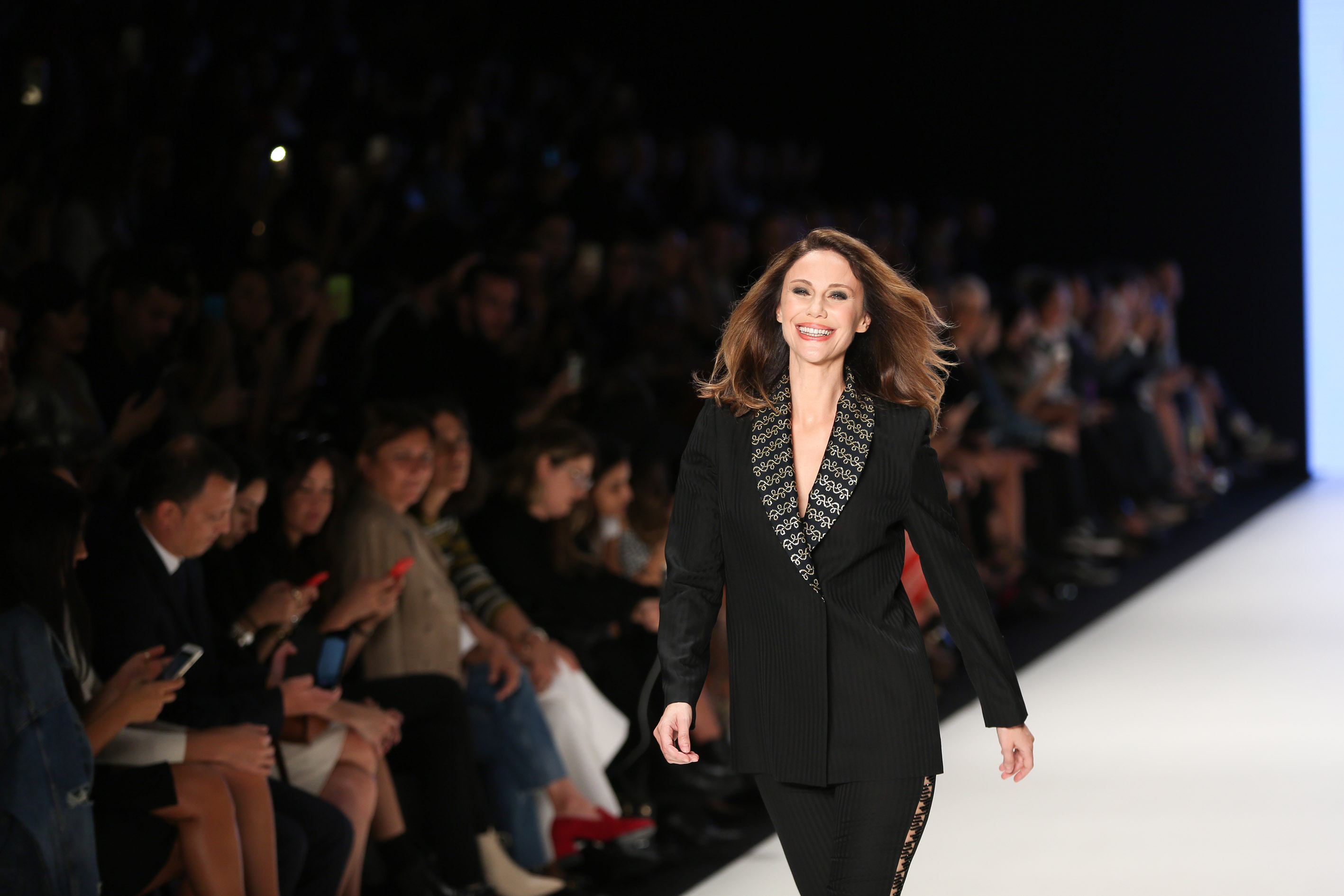 Mercedes-Benz Fashion Week devam ediyor