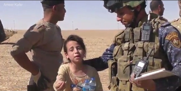 DEAŞlıların elinden kurtulan Ayşe Irak polisine böyle sarıldı