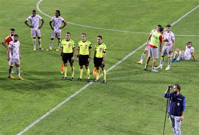 Göztepe - Eskişehirspor maçında olay Alpay Özalan takımını sahadan çekti