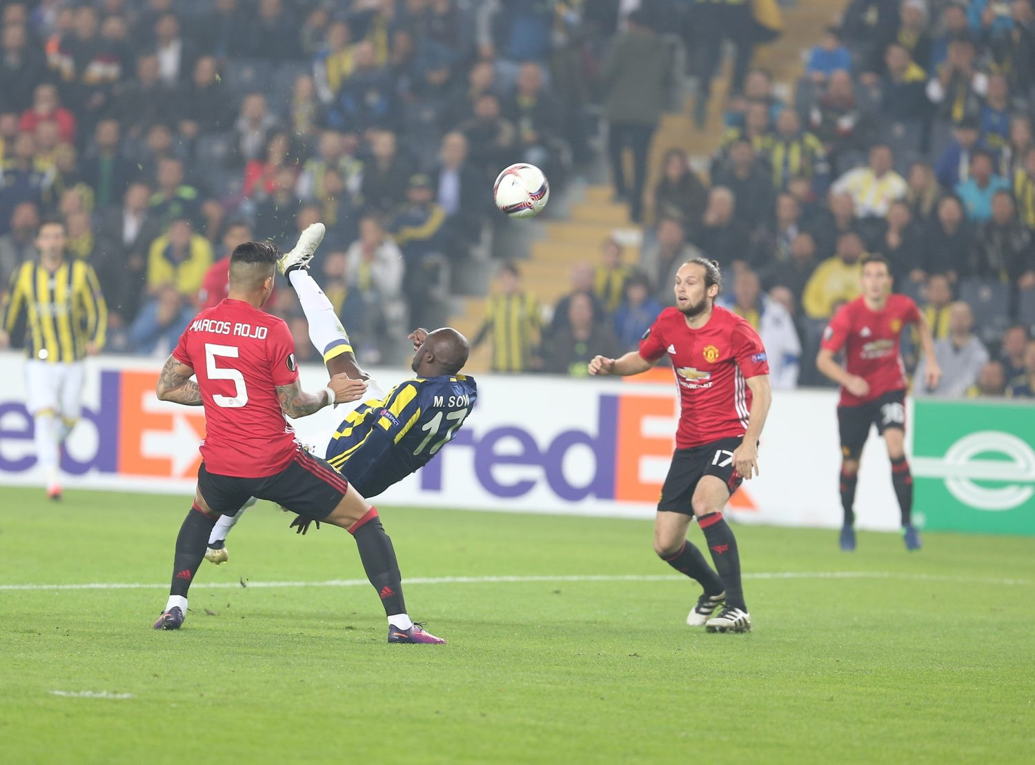 Spor yazarları Fenerbahçe-Manchester United maçı için ne dedi