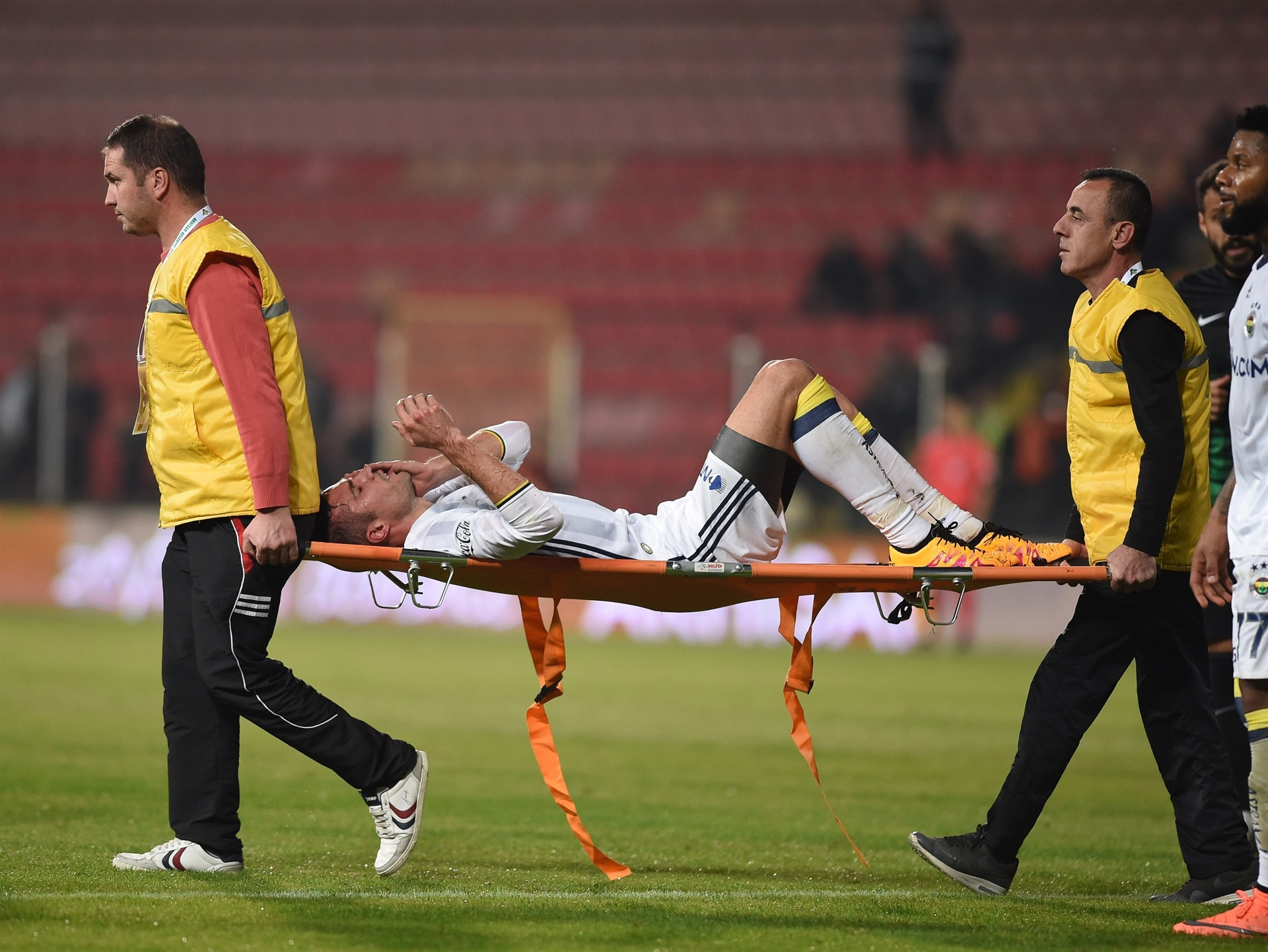 Manisada sağlık skandalı Van Persie...