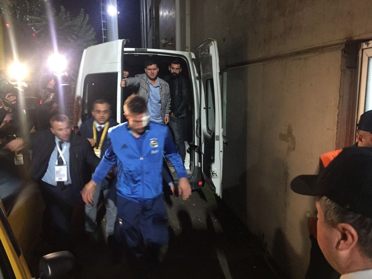 Manisada sağlık skandalı Van Persie...