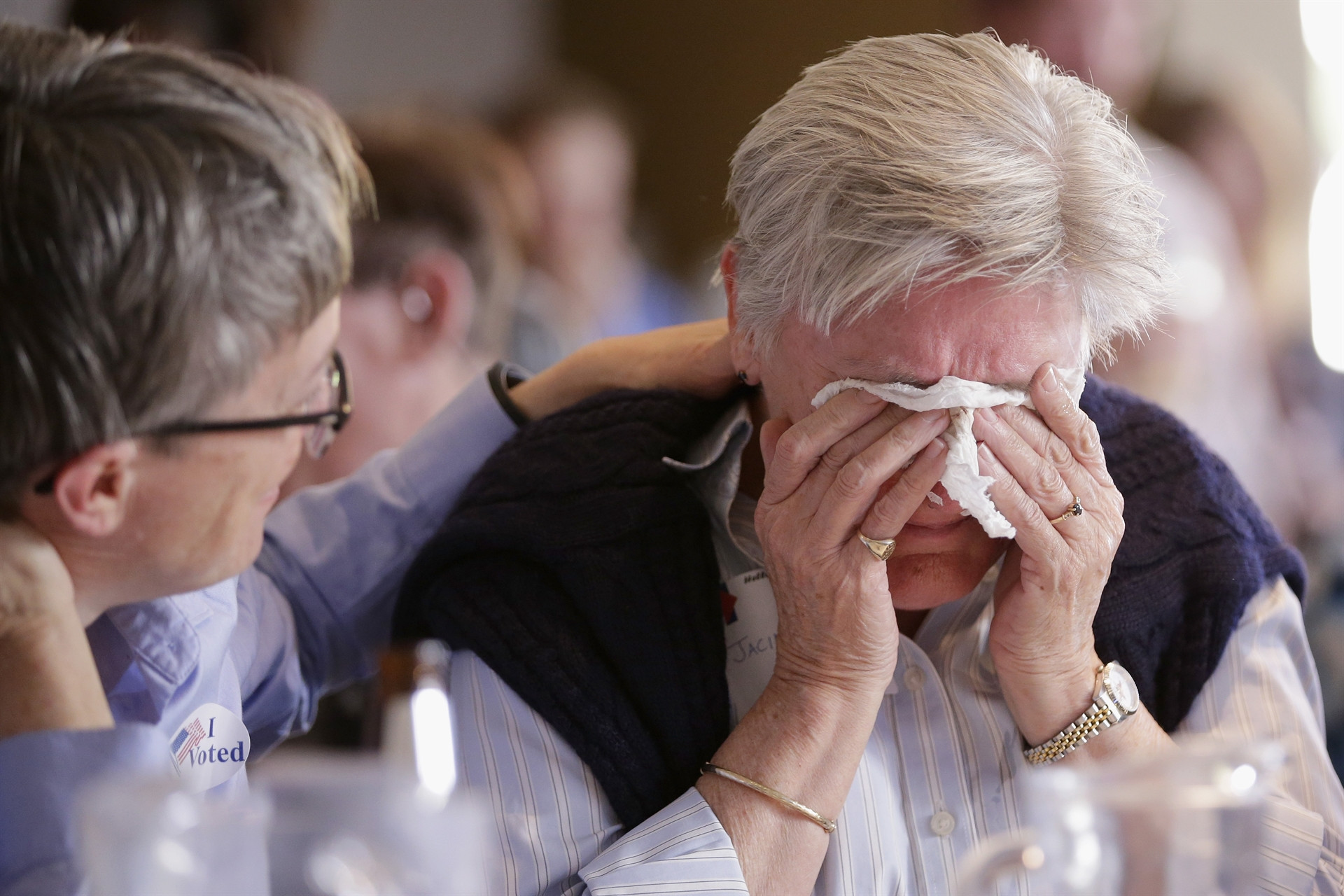 Clinton taraftarları gözyaşlarına boğuldu