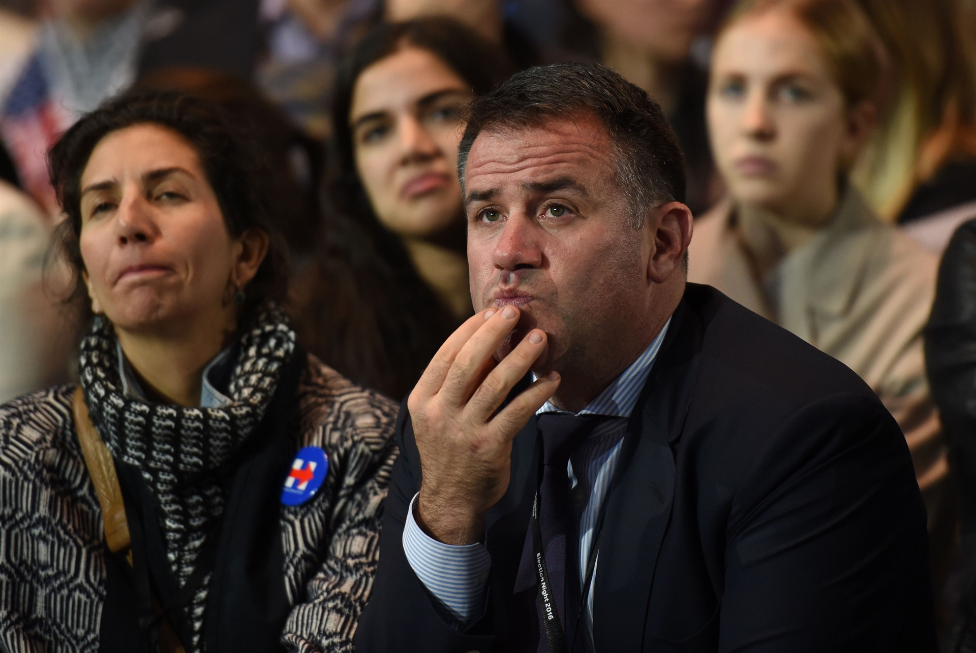 Clinton taraftarları gözyaşlarına boğuldu