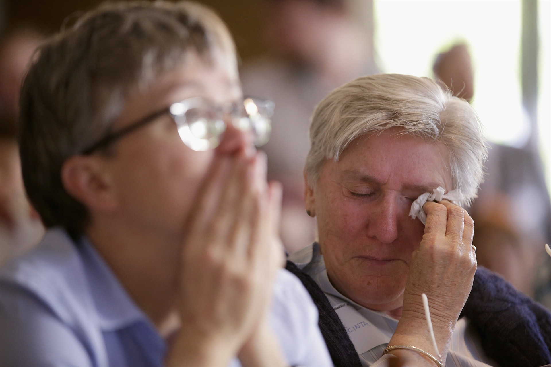 Clinton taraftarları gözyaşlarına boğuldu
