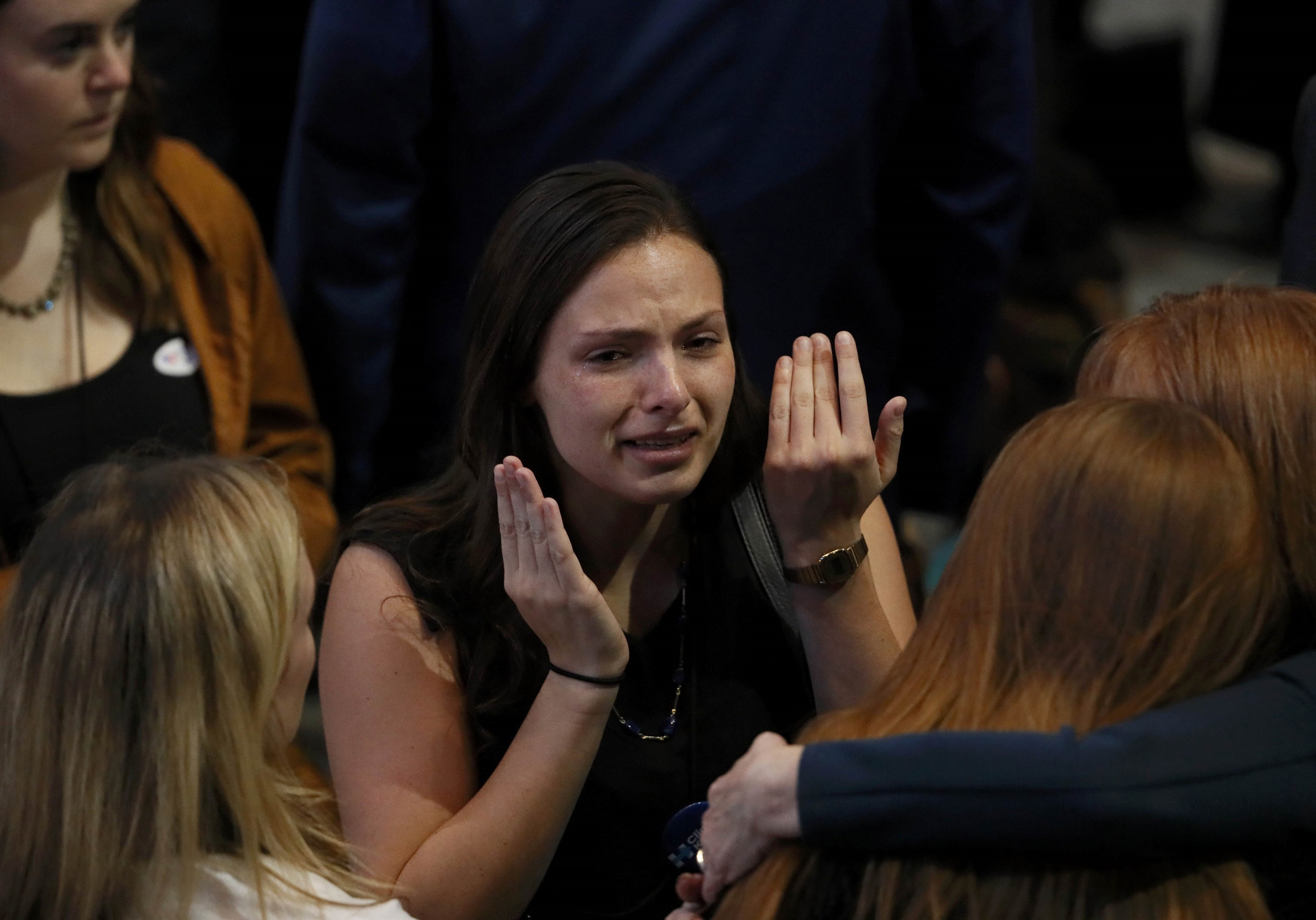 Clinton taraftarları gözyaşlarına boğuldu