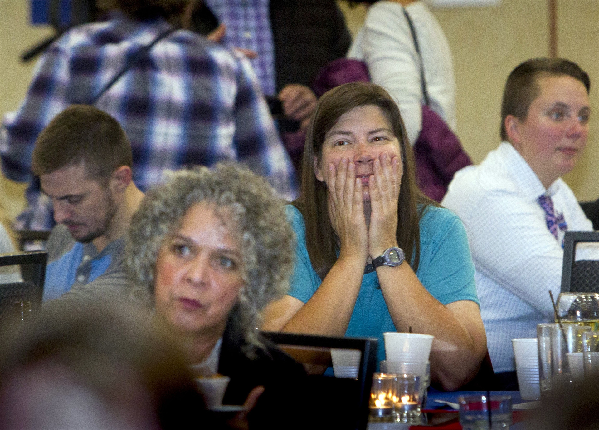 Clinton taraftarları gözyaşlarına boğuldu