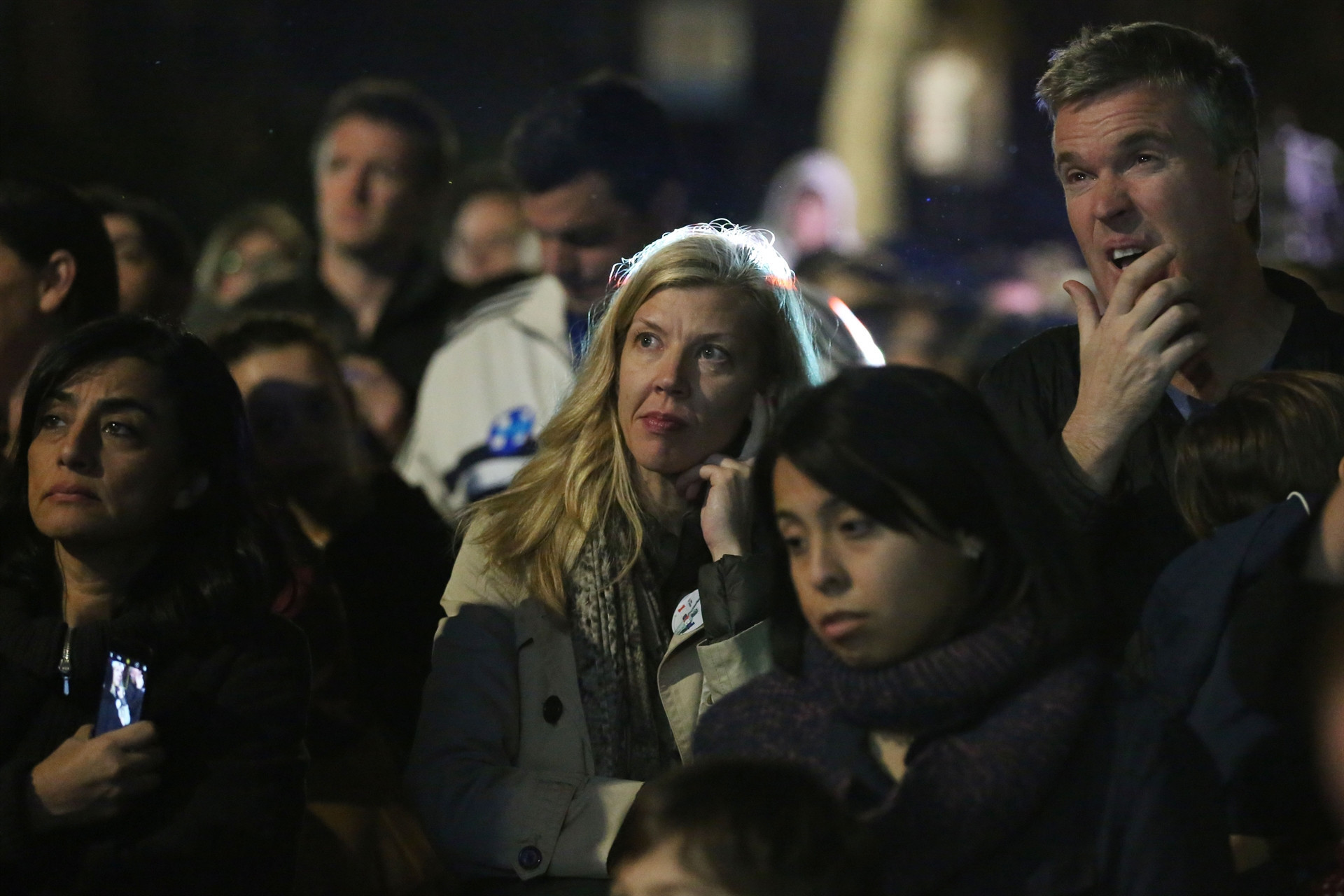 Clinton taraftarları gözyaşlarına boğuldu