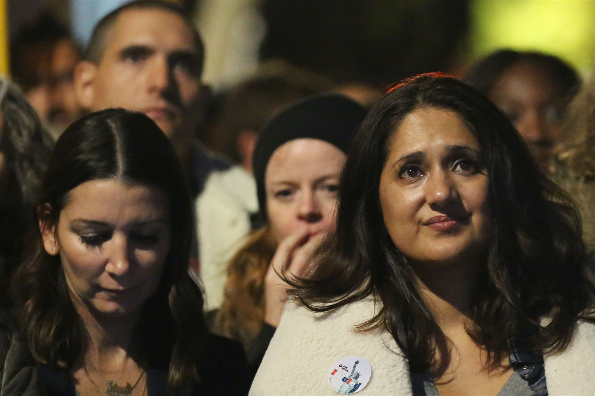 Clinton taraftarları gözyaşlarına boğuldu