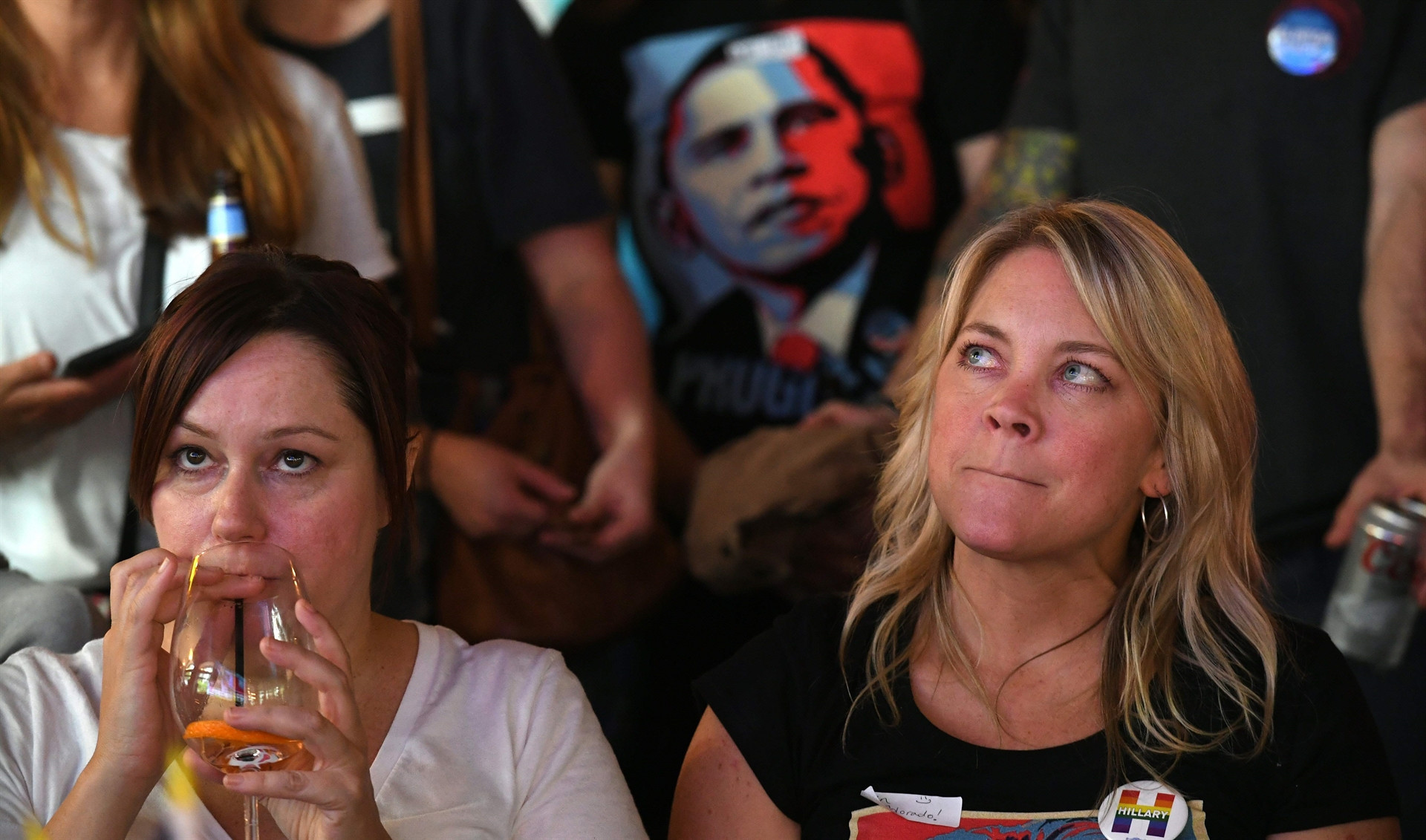 Clinton taraftarları gözyaşlarına boğuldu