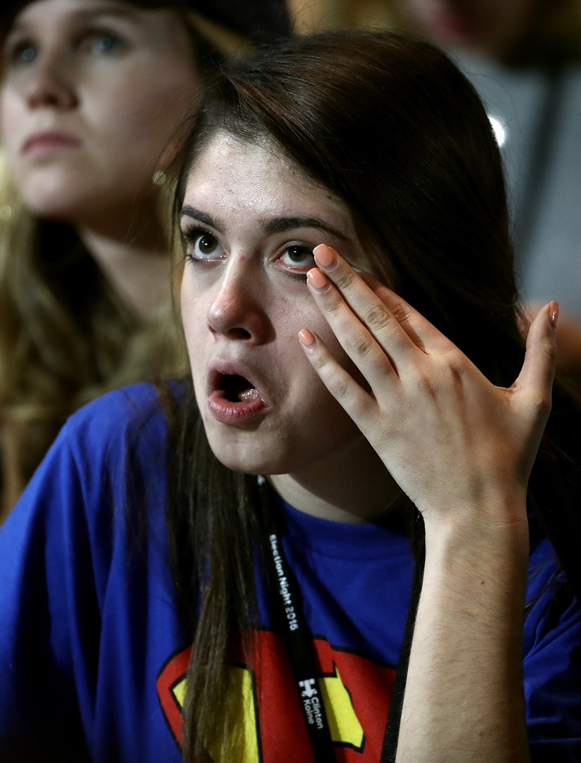 Clinton taraftarları gözyaşlarına boğuldu