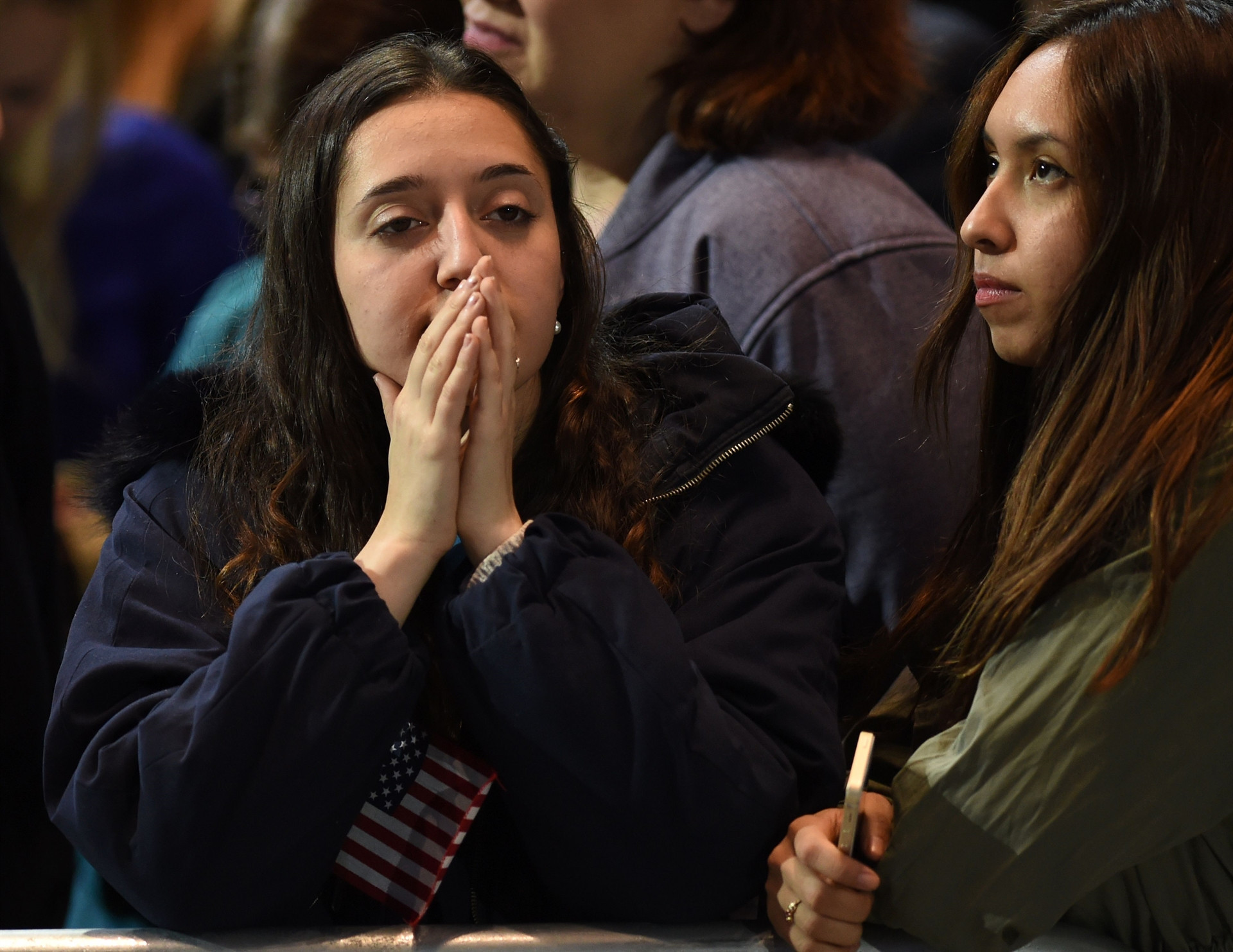 Clinton taraftarları gözyaşlarına boğuldu