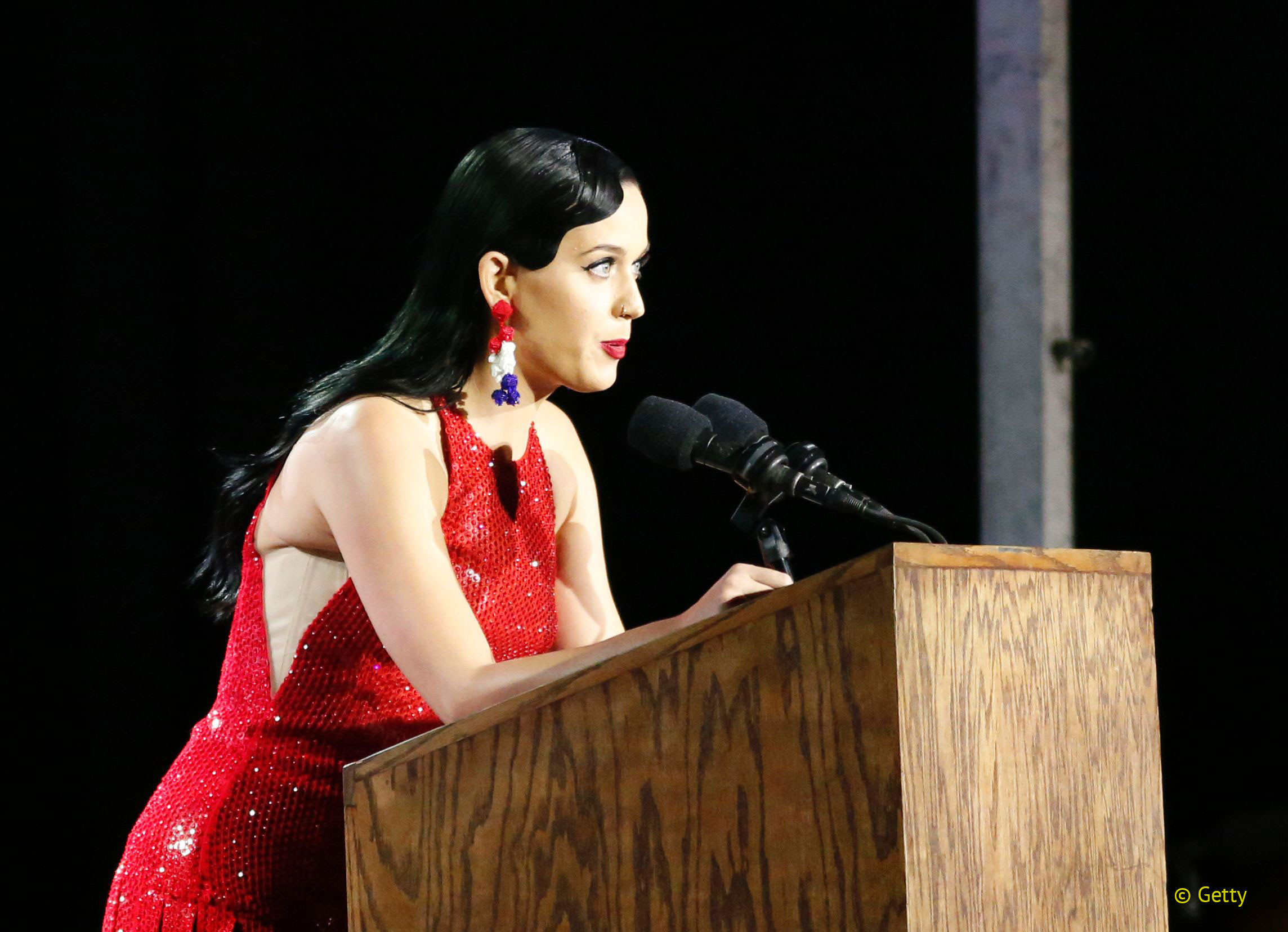 Donald Trump başkan oldu, ünlüler yıkıldı