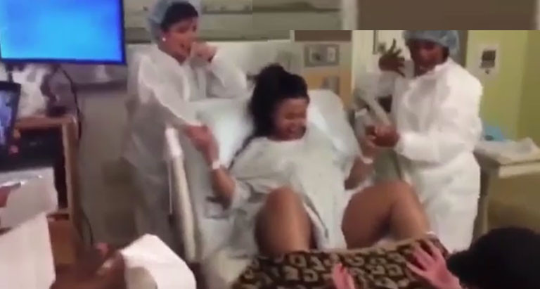 Blac Chyna canlı yayında doğurdu