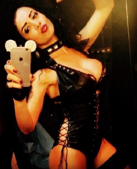 Melek Özçağan.