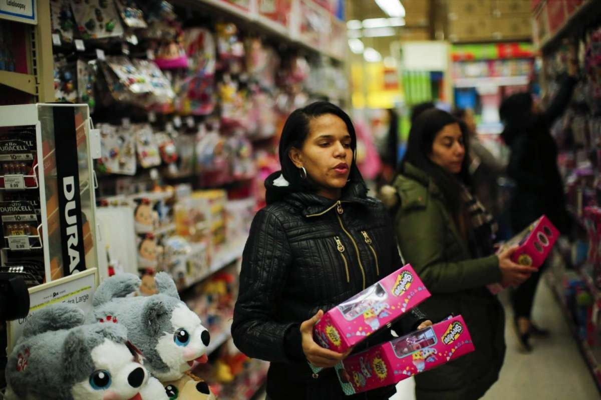 Black Friday (Kara Cuma) indirimini duyan mağazalara böyle koştu