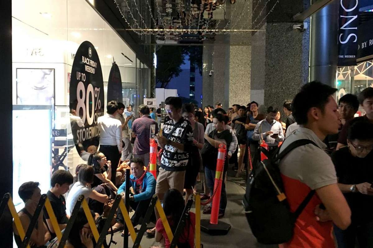 Black Friday (Kara Cuma) indirimini duyan mağazalara böyle koştu