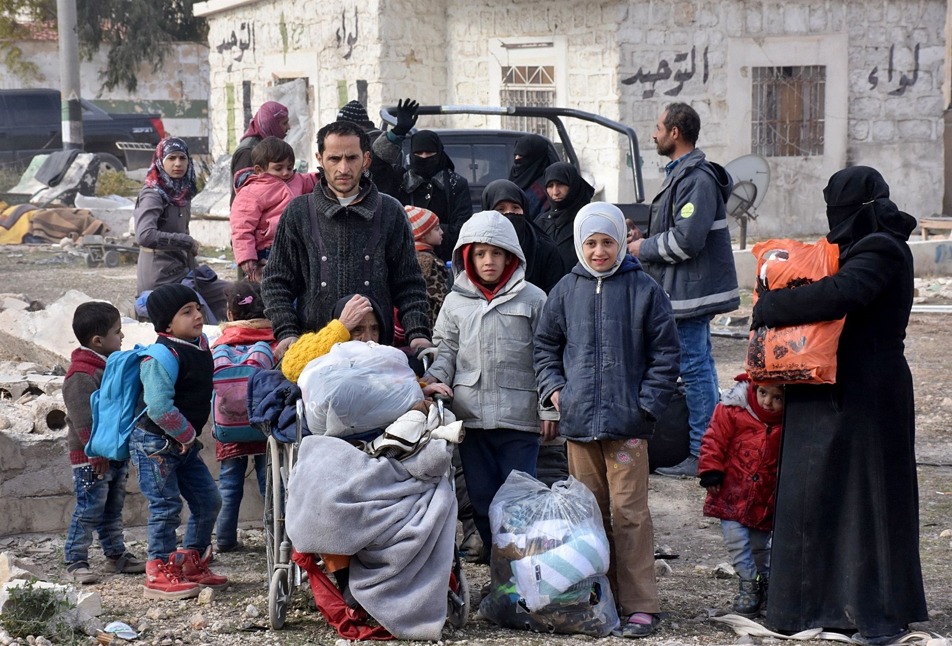 Dünya alarma geçti... Binlerce kişi sıkıştı