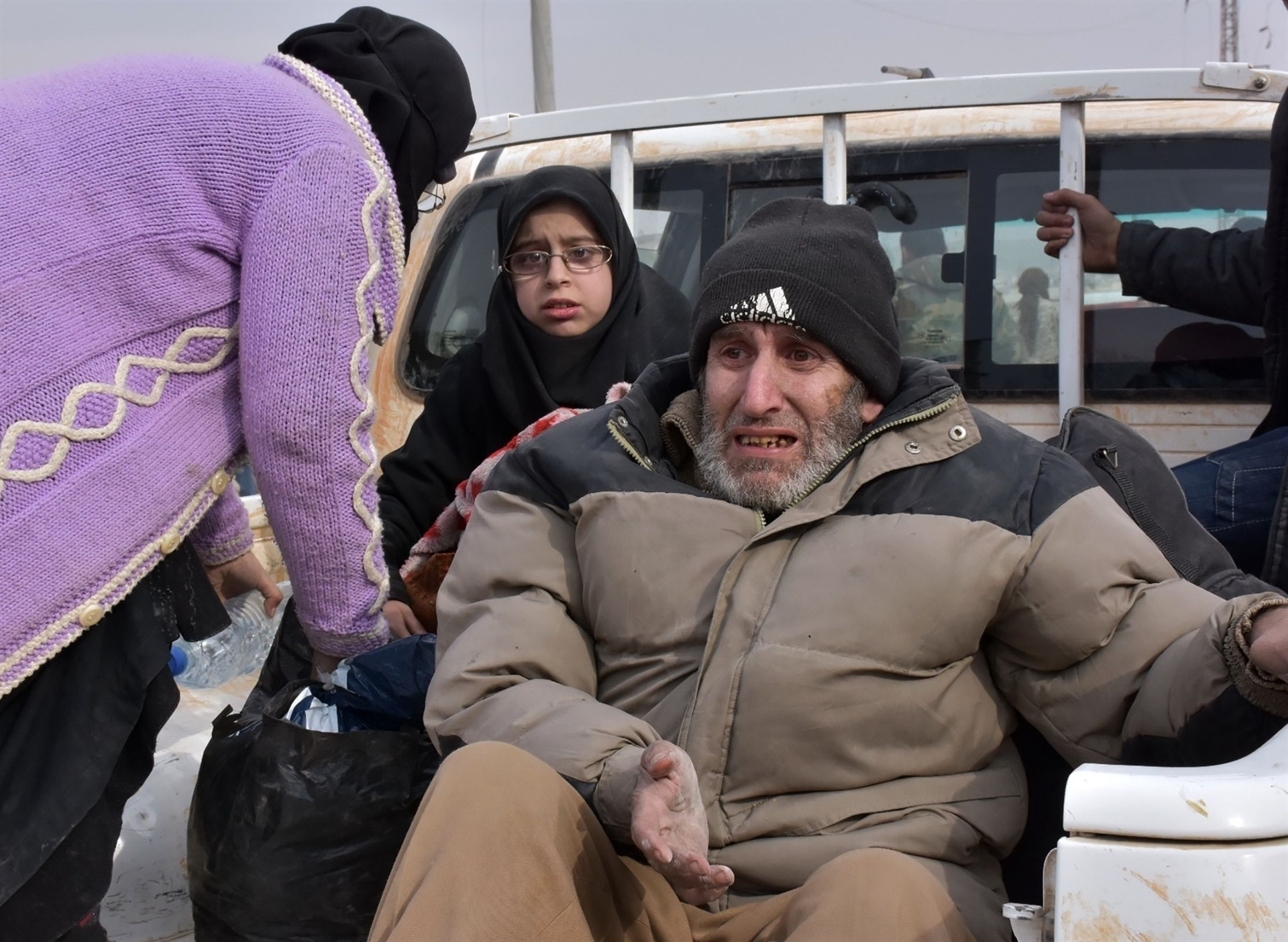 Dünya alarma geçti... Binlerce kişi sıkıştı