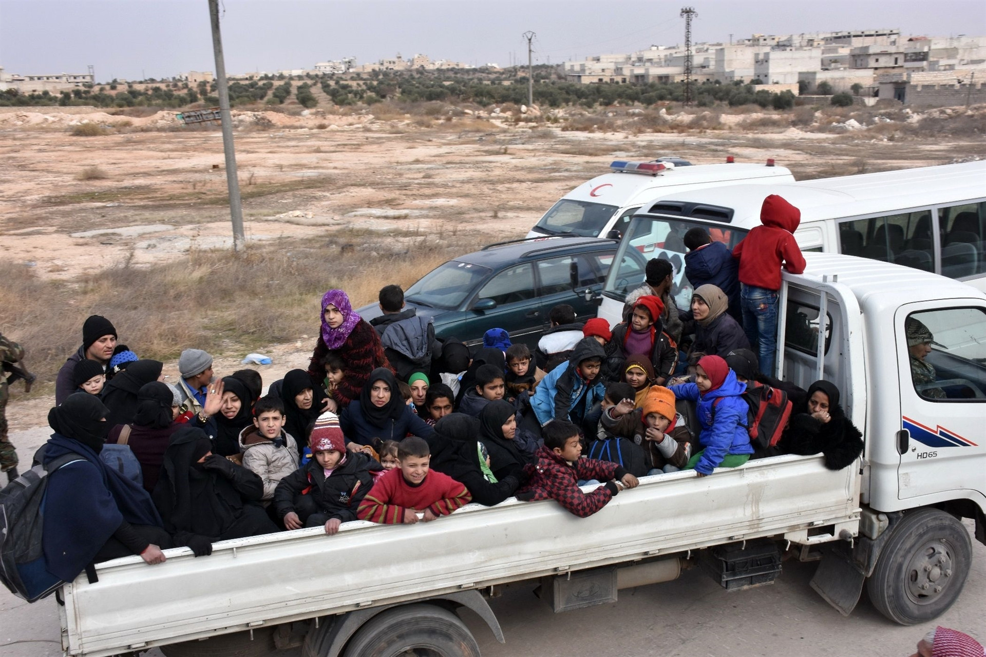 Dünya alarma geçti... Binlerce kişi sıkıştı
