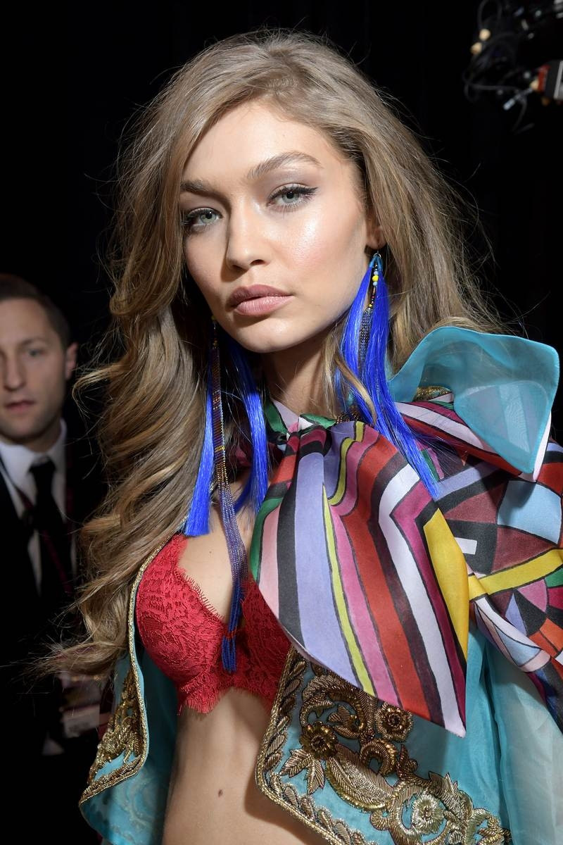 Yeni Victorias Secret meleği Josephine Skriver: Melekler birbirini kollar