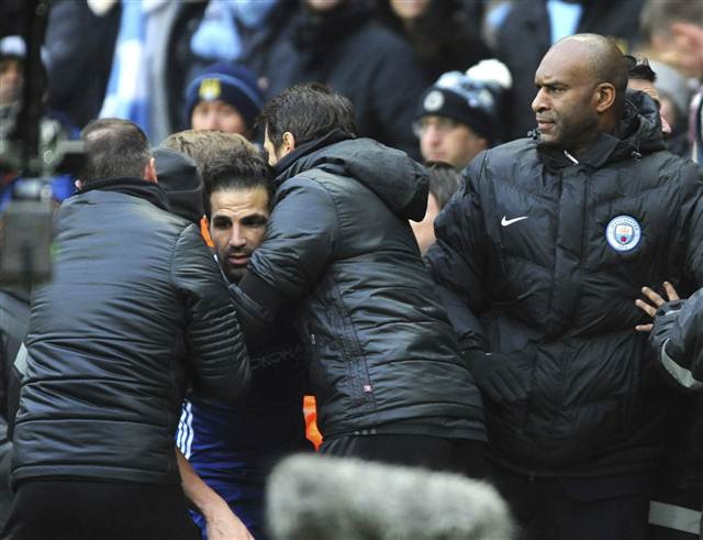 Manchester City-Chelsea maçında olay