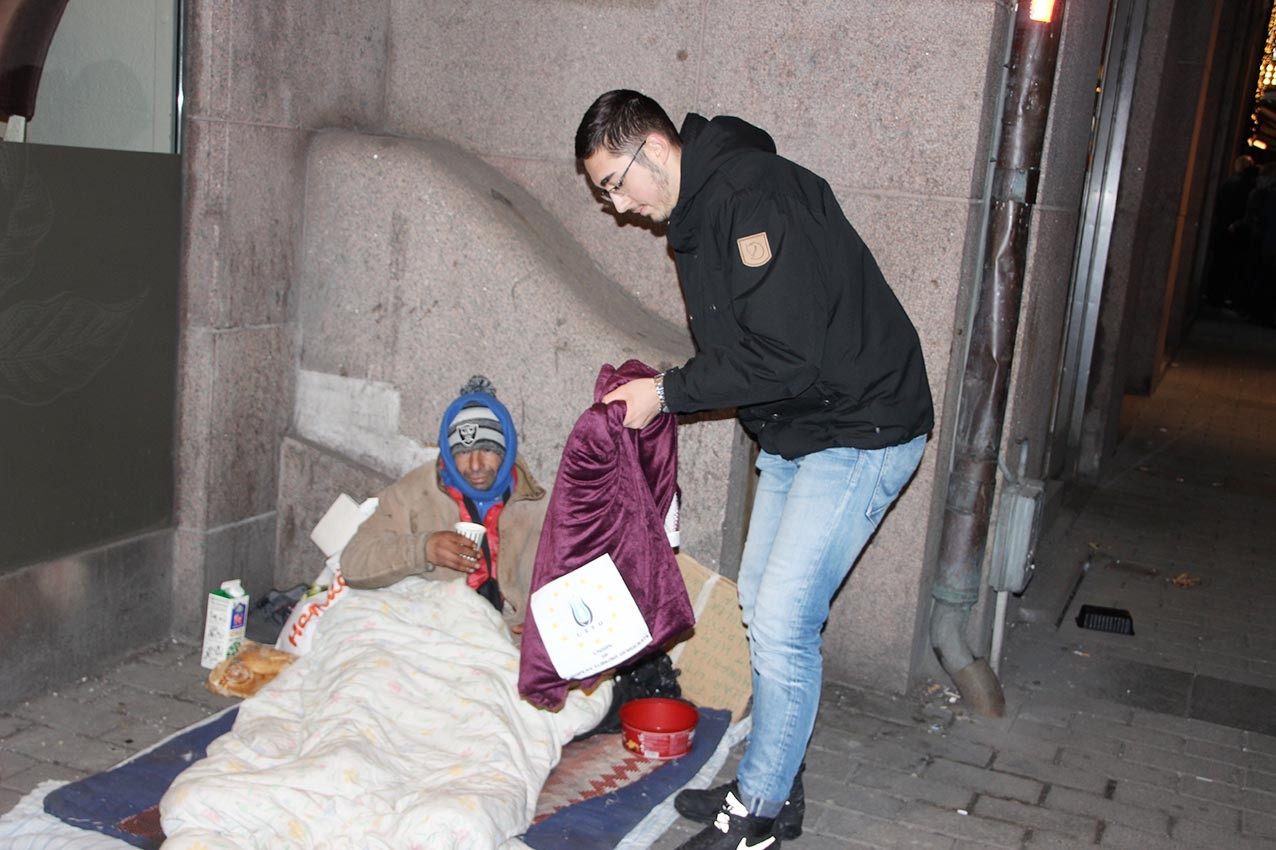 UETD’den Stockholm’deki evsizlere yardım