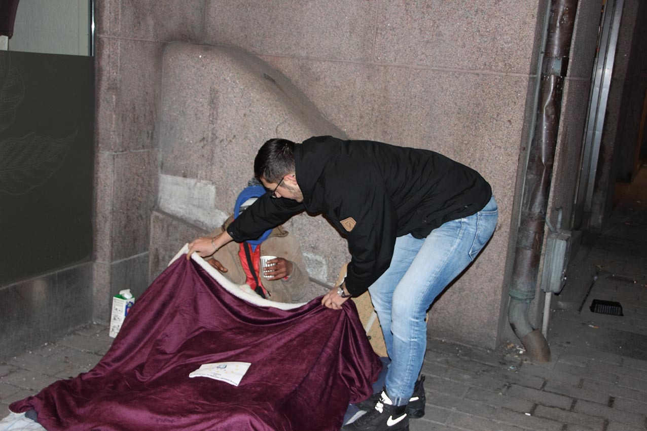 UETD’den Stockholm’deki evsizlere yardım