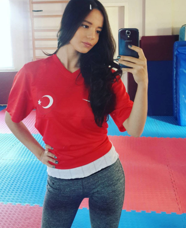 Özcan’ın yeni keşfi: Sena Çakır Özcan’ın yeni keşfi: Sena Çakır