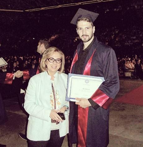 Bu küçük çocuk üniversite sınavını Türkiye ikincisi olarak kazandı, doktor oldu