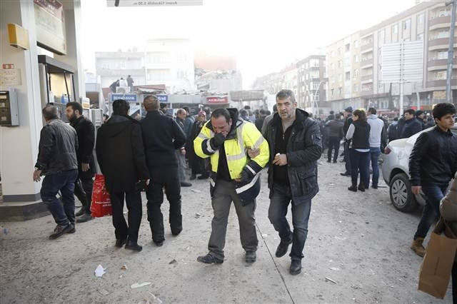 İstanbulda bina çöktü