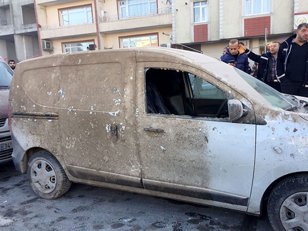 İstanbulda bina çöktü
