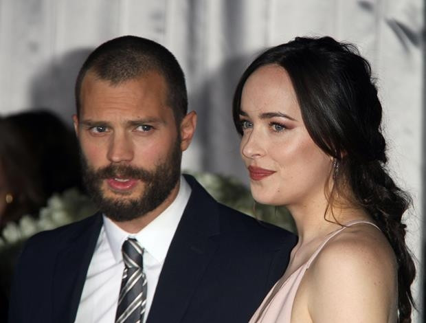 Karanlığın Elli Tonu filminin galasına imzasını attı Karanlığın Elli Tonu filminin galasına imzasını attı