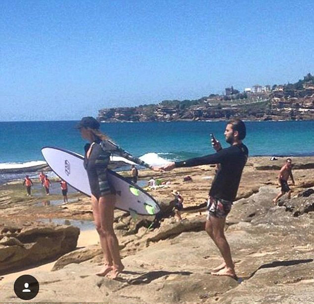 ‘Instagram’daki erkek arkadaşlar’ sevgilileri için bin bir şekle giriyor