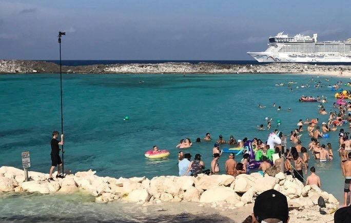 ‘Instagram’daki erkek arkadaşlar’ sevgilileri için bin bir şekle giriyor