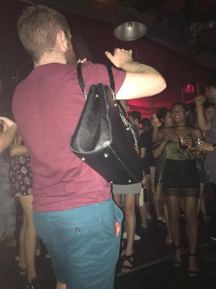 ‘Instagram’daki erkek arkadaşlar’ sevgilileri için bin bir şekle giriyor