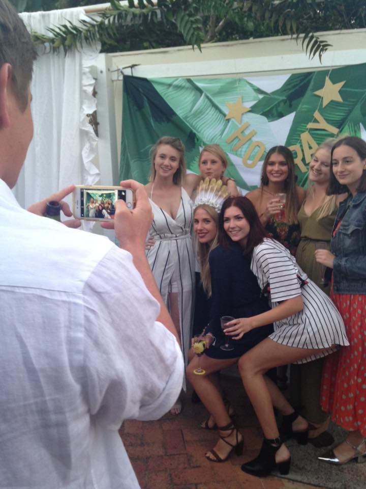 ‘Instagram’daki erkek arkadaşlar’ sevgilileri için bin bir şekle giriyor