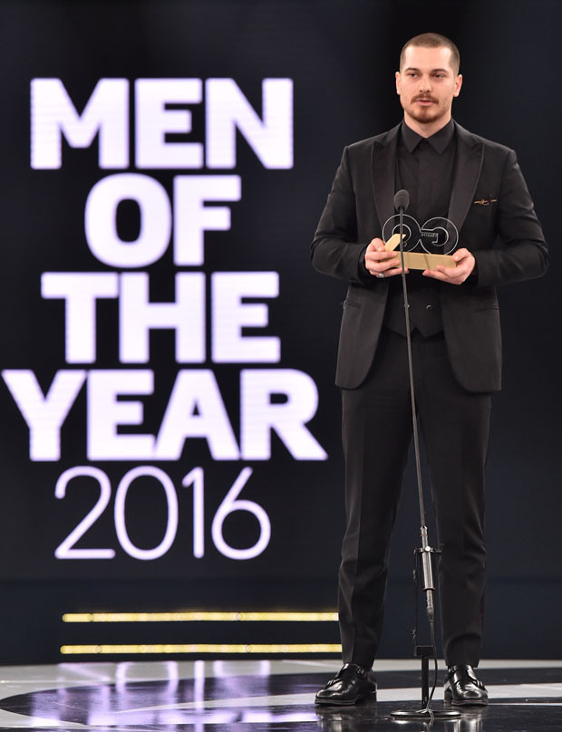 GQ Ödül törenine Beren Saat damga vurdu