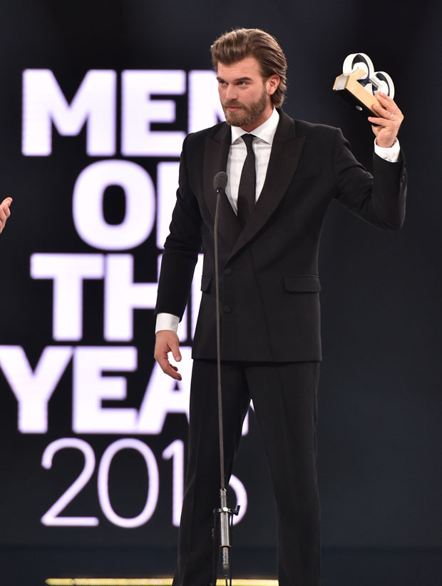 GQ Ödül törenine Beren Saat damga vurdu