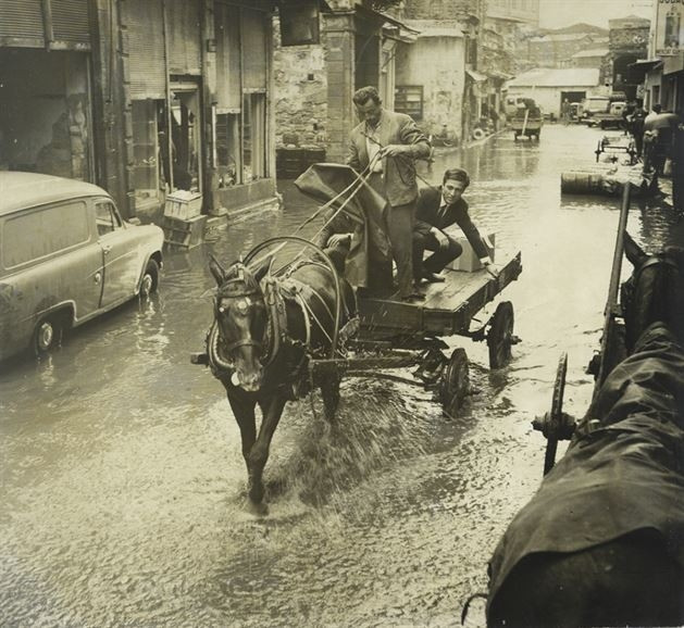 İstanbul Boğazını buz kütleleri sardı