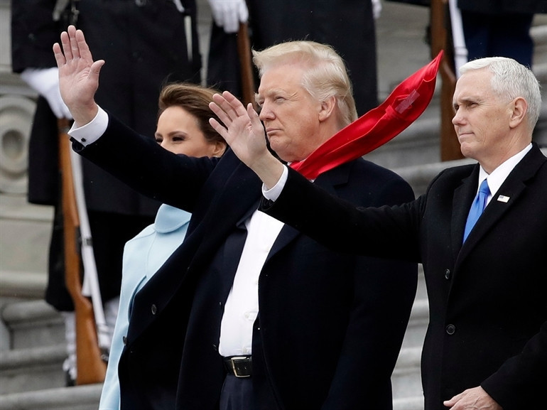 Trumpın kravatındaki detay tartışma yarattı