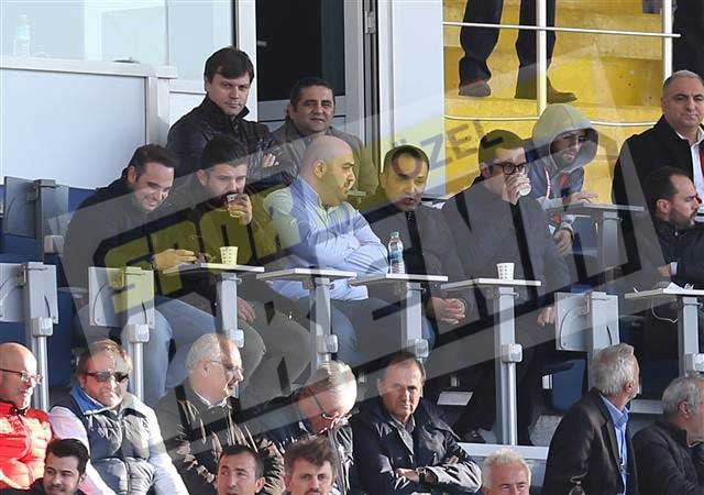 Fenerbahçe menajeriyle görüştü Yılın bombası Emre Mor