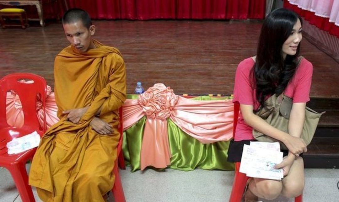 Güzellik kraliçesi askerlik şubesinde