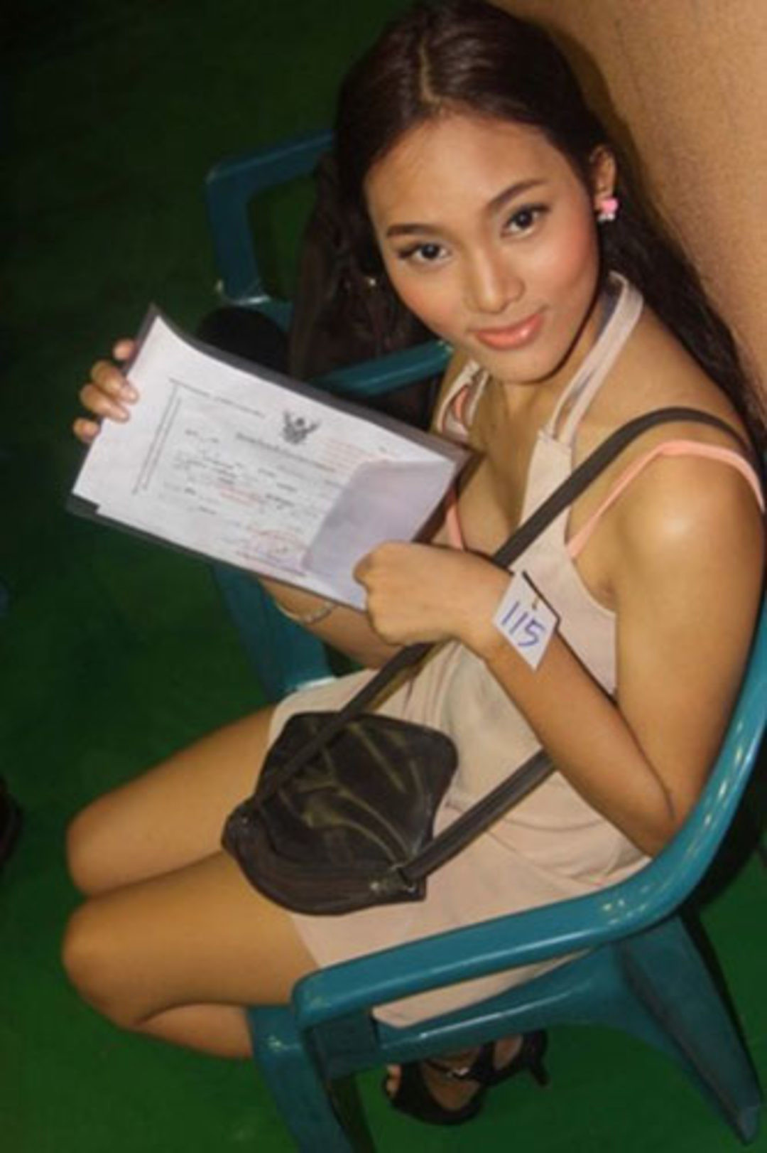 Güzellik kraliçesi askerlik şubesinde