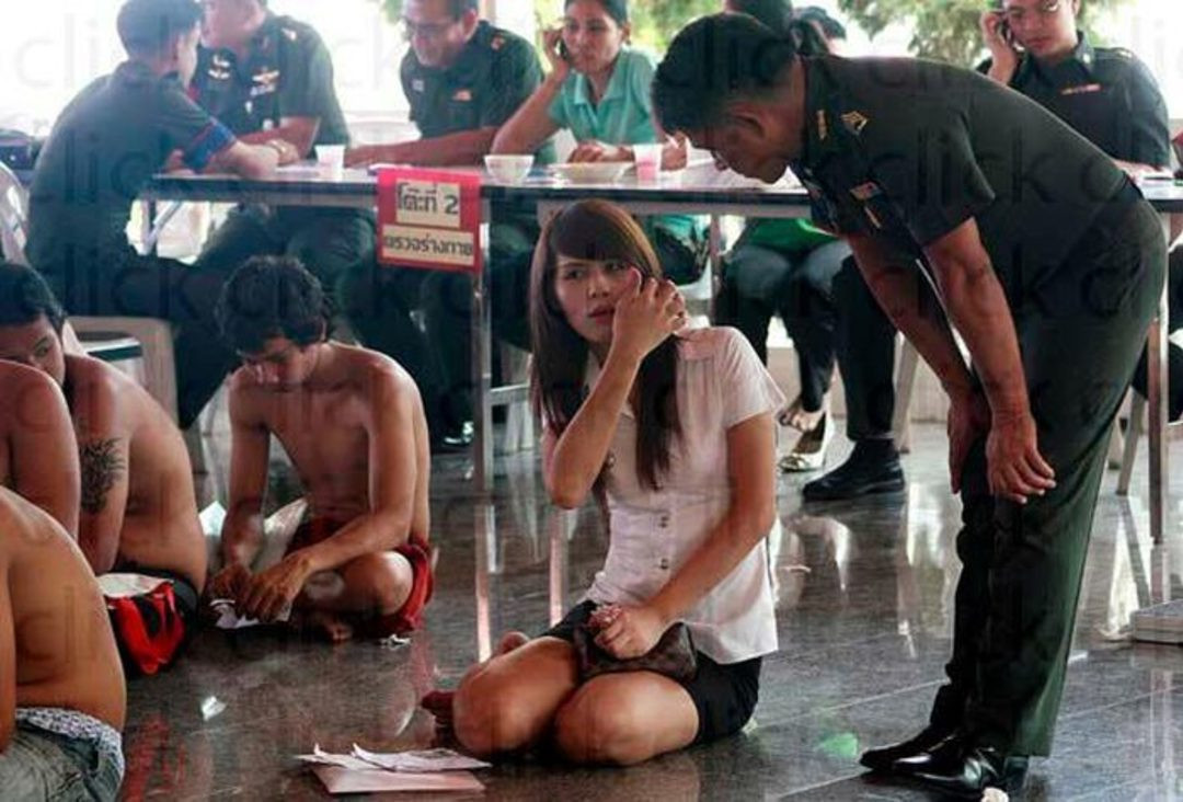 Güzellik kraliçesi askerlik şubesinde