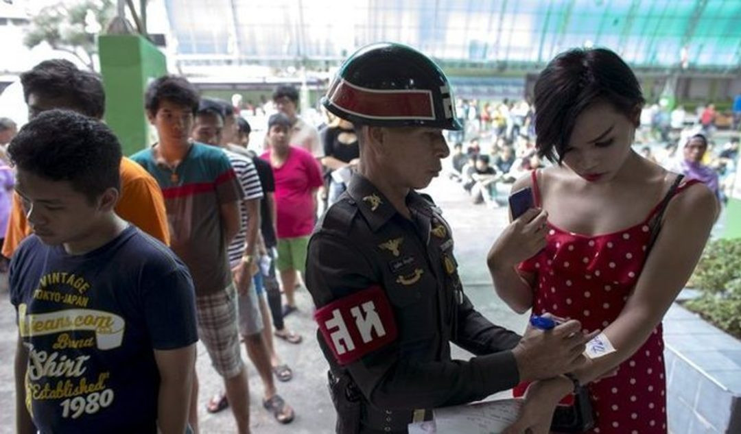 Güzellik kraliçesi askerlik şubesinde